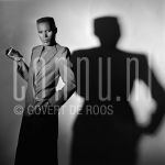 15-09-1980 Grace Jones at studio in Amsterdam, The Netherlands. September 15, 1980.

[keywords]Black & White Image, Posed, Half Length, Sigaret, Shadow[/keywords]
